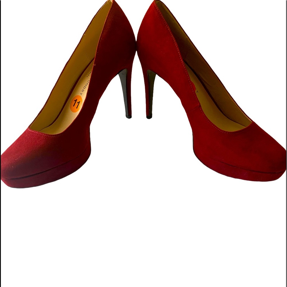 New Platform pump by Chinese Laundry Sz 11